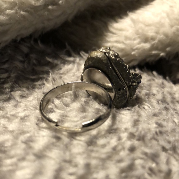 Pewter colour druzy stone adjustable ring - Picture 3 of 4